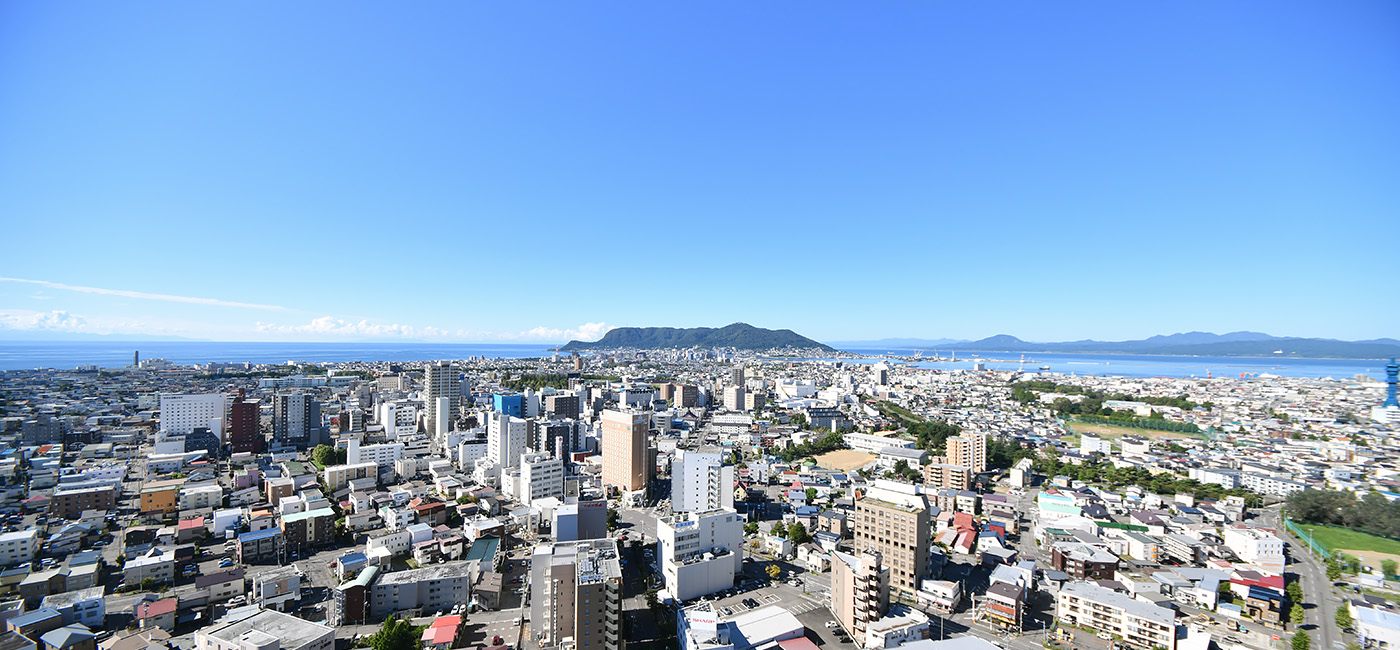 展望２階（地上90m）から見た函館市街と函館山