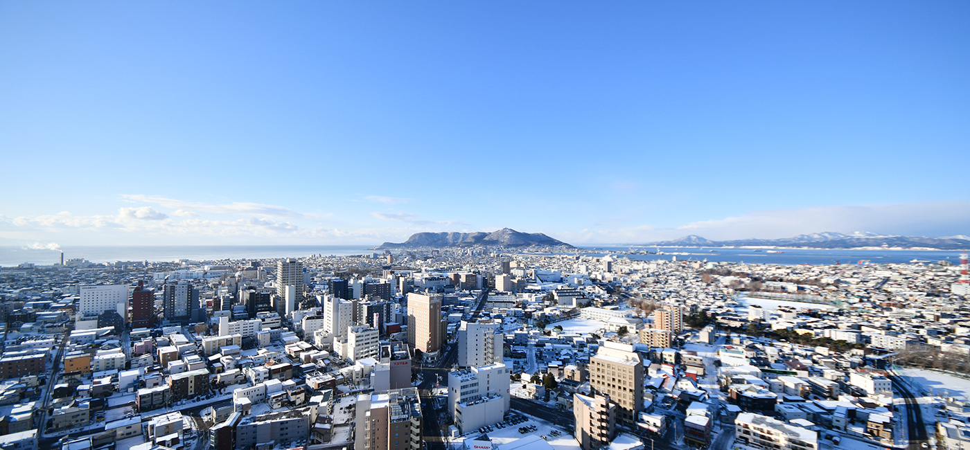 展望２階（地上90m）から見た函館市街と函館山